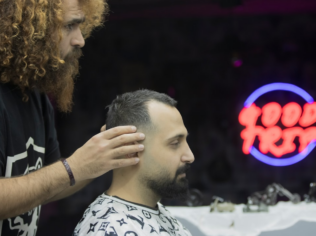 Simule Tipos de Barbas e Cabelos que são Tendências com IA