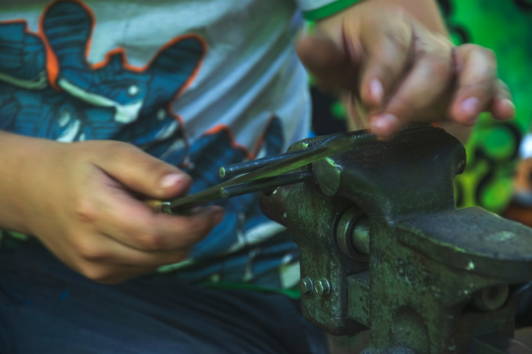 person holding gray bench vise — Foto por Michael Walk na Unsplash