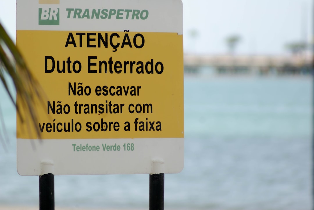 yellow and white labeled box — Foto por Jani Andrade na Unsplash