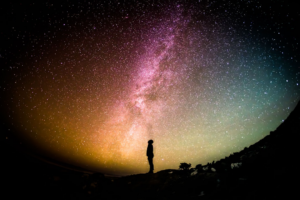 silhouette photography of person — Foto por Greg Rakozy na Unsplash