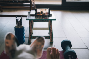 person in white pants sitting on blue and white striped couch — Foto por Maria Jesus Errazuriz na Unsplash