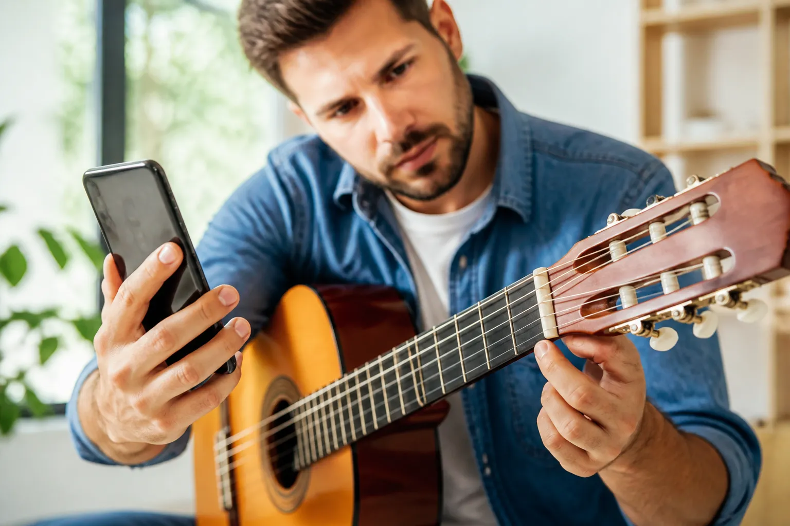 Afine seu Violão Usando Apenas o Celular — Guia Prático